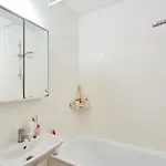 아파트 Luxury - Family Friendly - - Cozy- Balcony