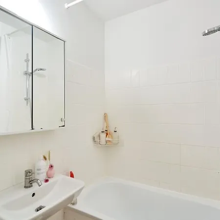 Daire Luxury - Family Friendly - - Cozy- Balcony