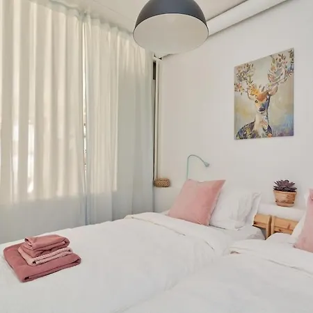 Luxury - Family Friendly - - Cozy- Balcony