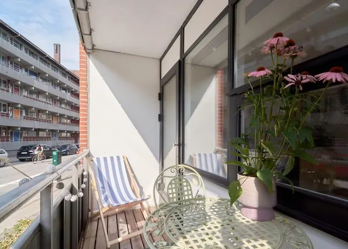 Luxury - Family Friendly - - Cozy- Balcony *