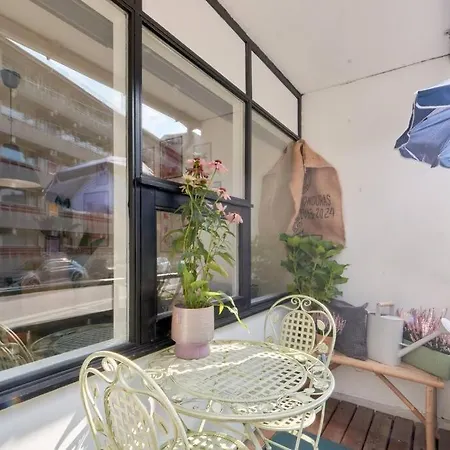 Luxury - Family Friendly - - Cozy- Balcony