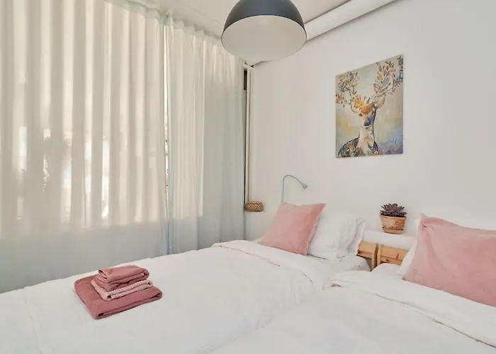 Luxury - Family Friendly - - Cozy- Balcony